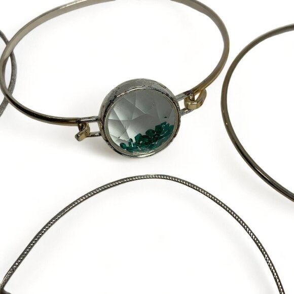 Lot of 8 Assorted Silver Tone Charm Bracelets Expandable - Picture 10 of 11